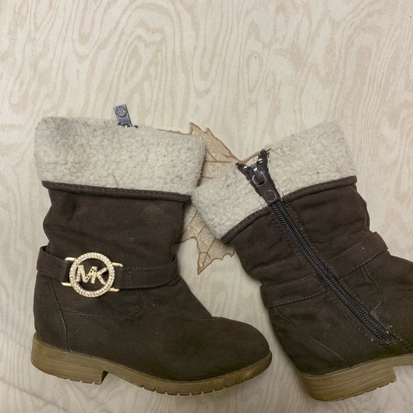 Michael Khors Girls Boots - Picture 5 of 8